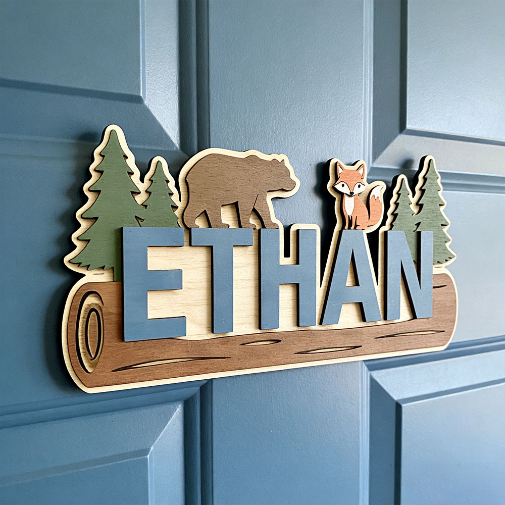 Baby Nursery Kids - Personalisiertes Holzschild mit Waldtieren und Namen,