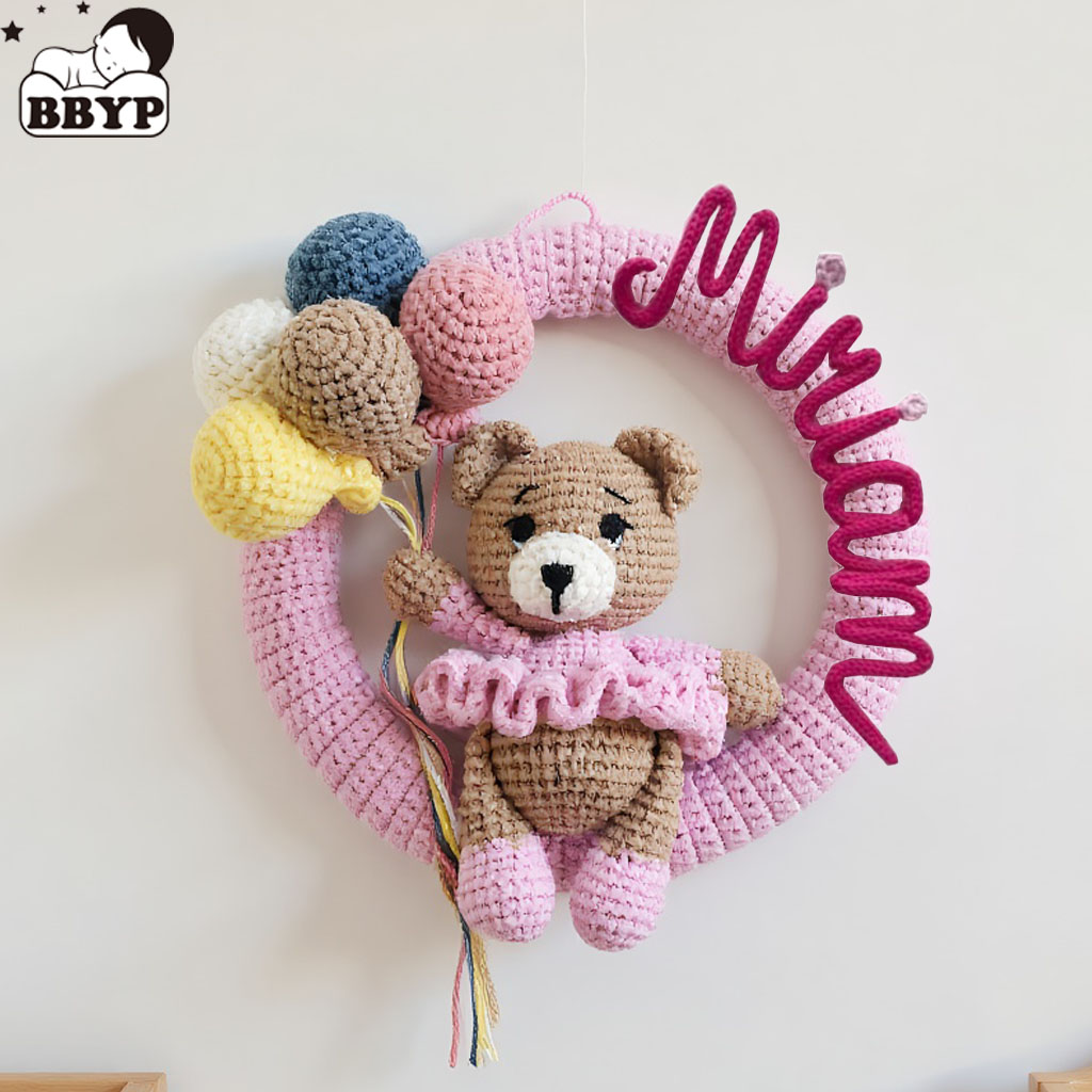 Baby Nursery Things - Personalisierter Häkelnadenkranz mit Bär und Ballon,